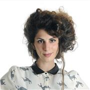 Laureata in chimica agraria e biotecnologie interamente svolte in lingua inglese, impartisce lezioni di inglese base e scientifico